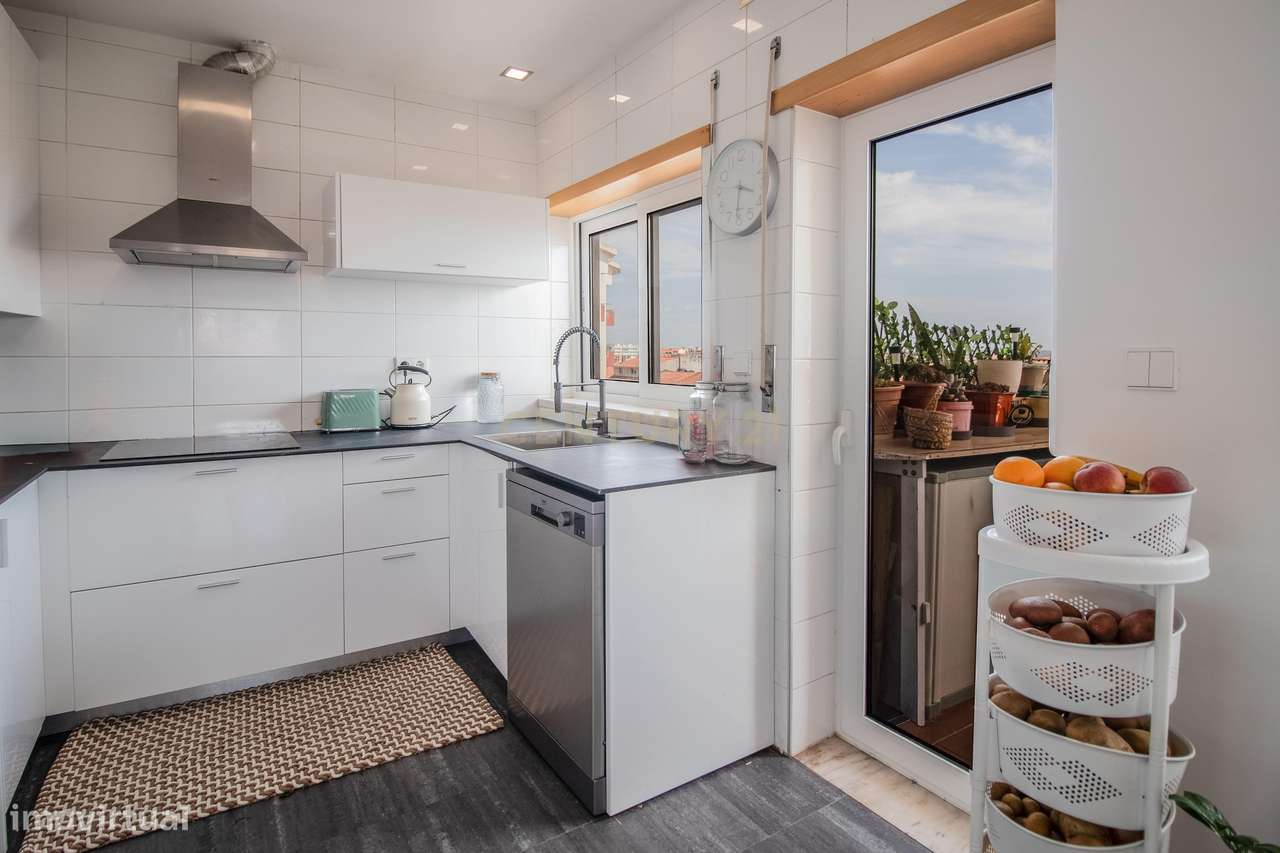 Apartamento T3 em Buarcos, a 900 metros da Praia, com elevador e excel-8