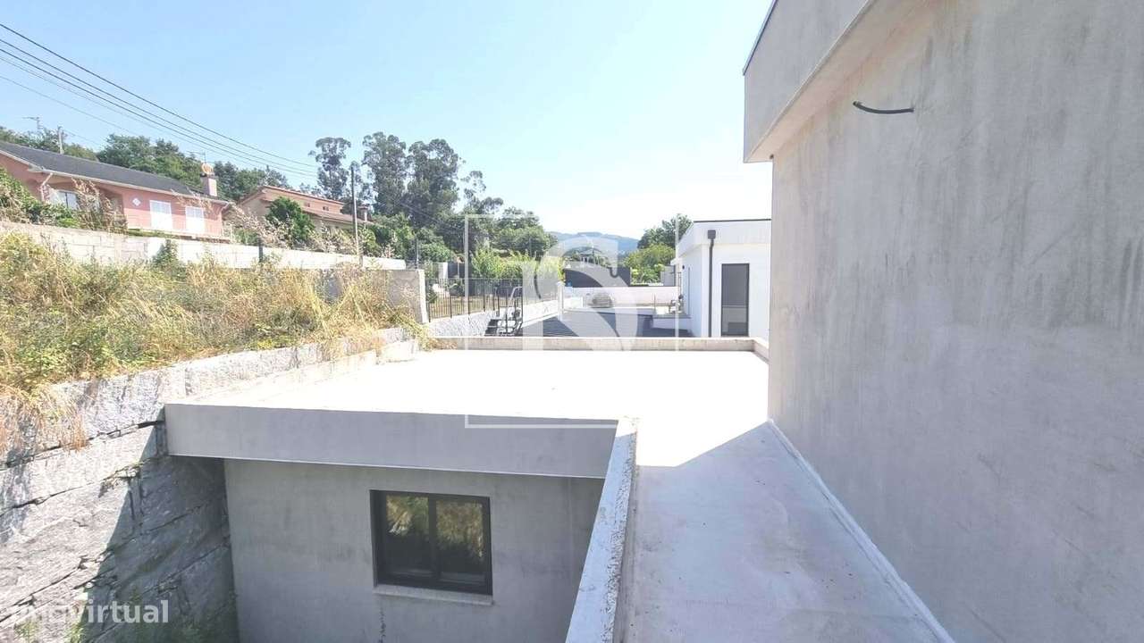 Moradia T3 independente, em construção, na Póvoa de Lanhoso-4