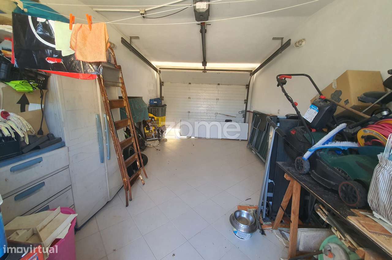 Moradia Isolada com piscina e bastante soalheira-35