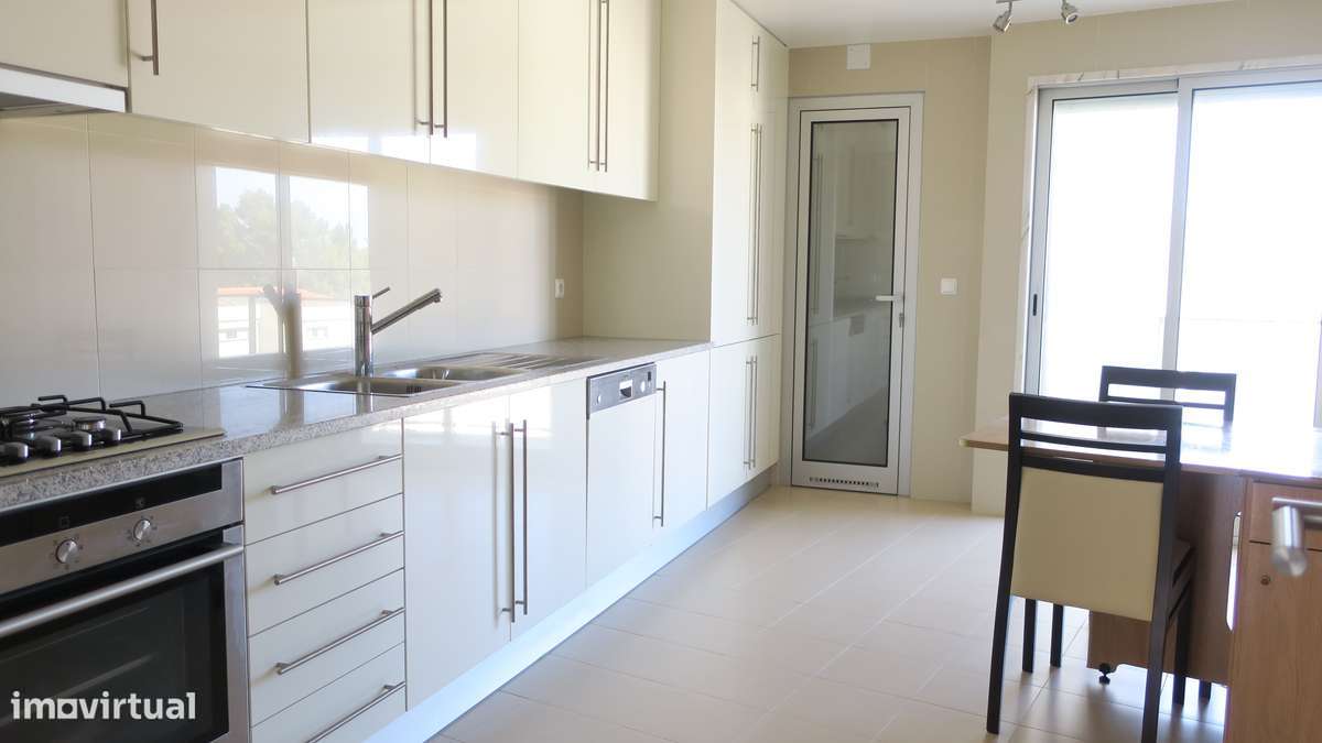 Apartamento T3 com garagem e varanda em Fátima - Grande imagem: 3/21