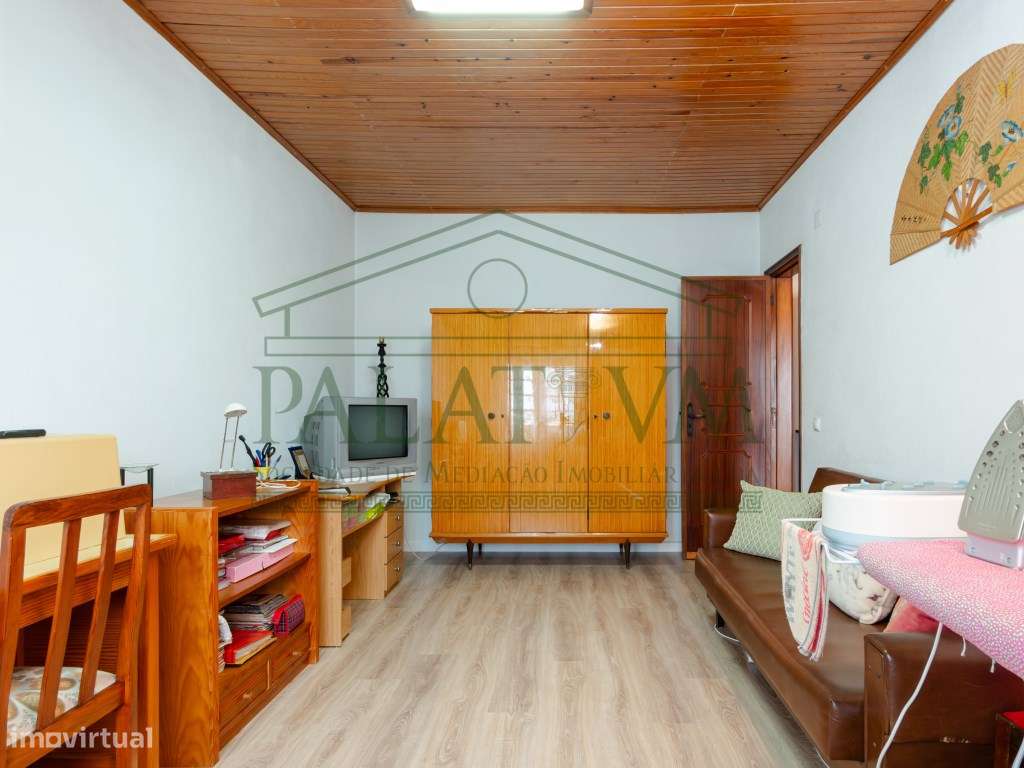 Moradia T5 centro da Charneca da Caparica-12