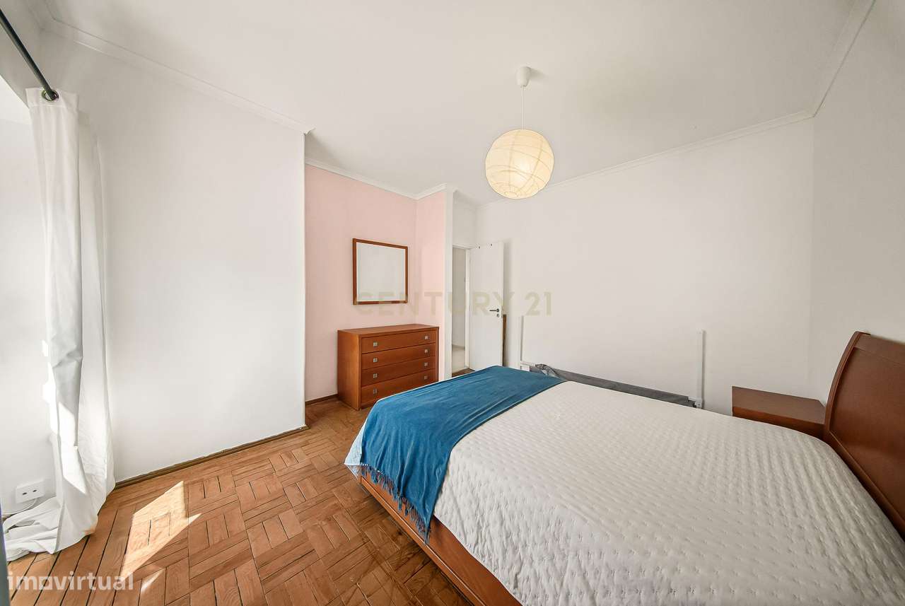 Moradia T4 com Churrasqueira, Jardim e Garagem – Excelente Exposição S-9