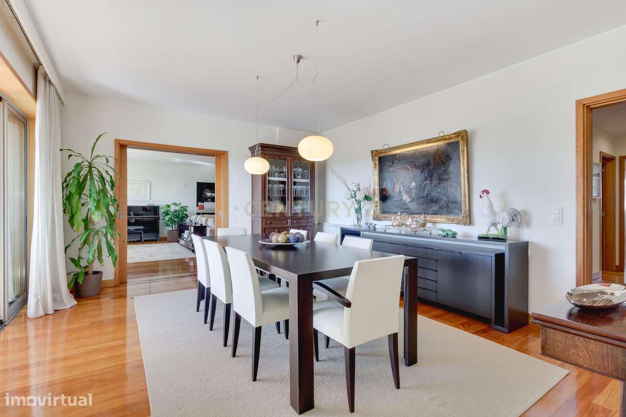 T4+1 na 1ª linha Condomínio fechado Parque das Conchas-17