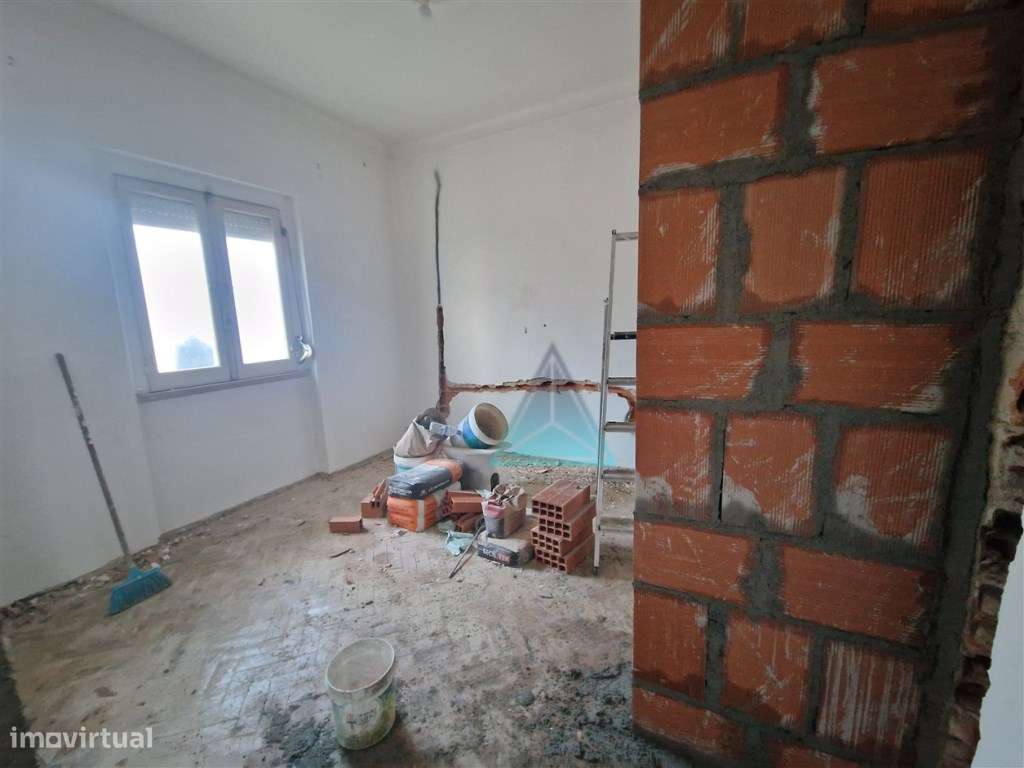 T2 Torre da Marinha * * REMODELADO * * BOAS ÁREAS - Grande imagem: 5/8