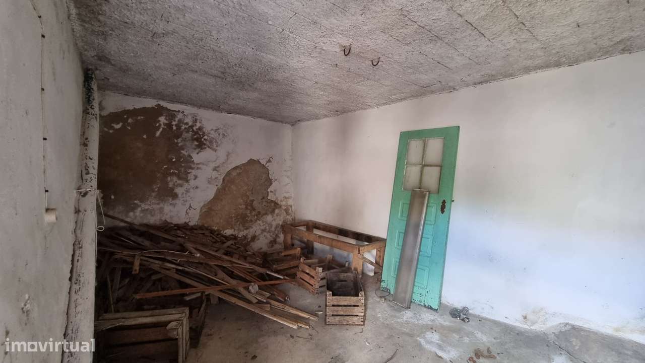 2 Moradias para remodelar com logradouro - Carvalhal Benfeito-29