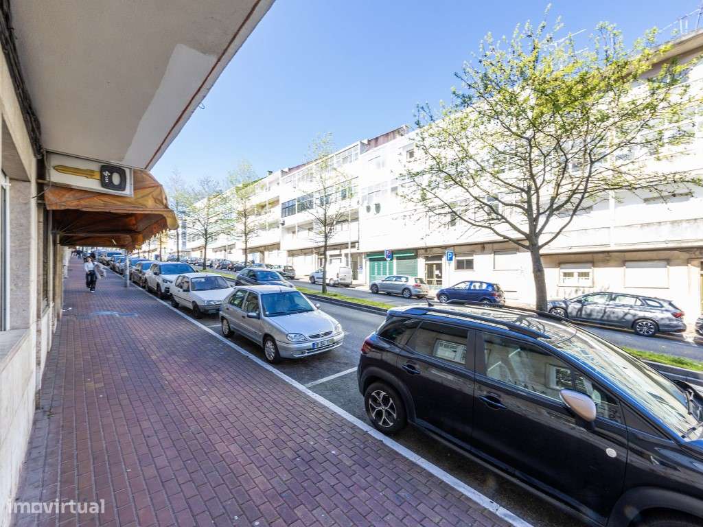 T2 Totalmente Remodelado na Damaia | Junto às Portas de Benfica-16