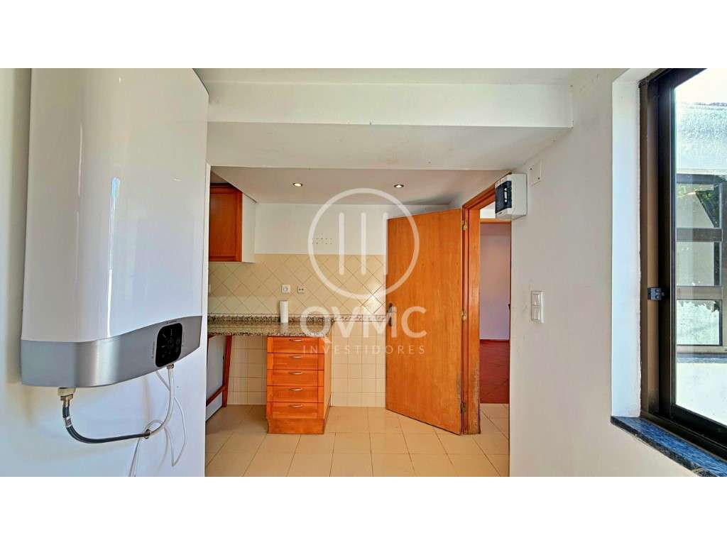 Moradia T2+1 em Mem Martins com logradouro-6