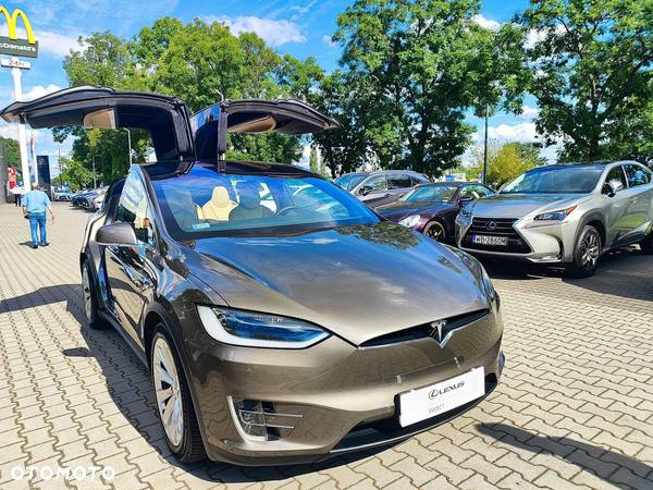 Tesla Model X 90 D - 21