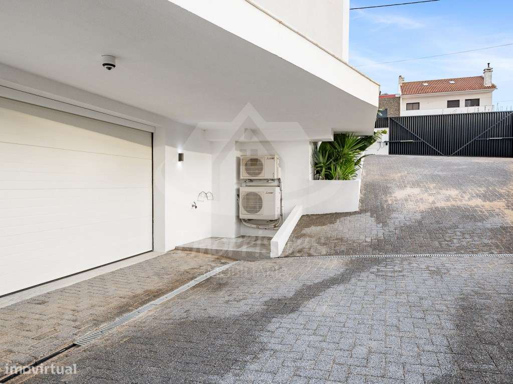 Moradia T4 com piscina e vista panorâmica em São João da Talha-44