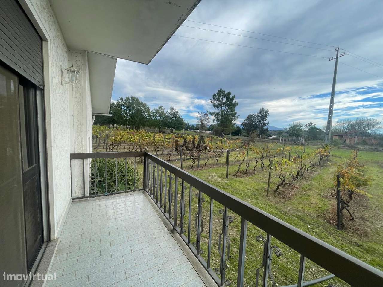 Moradia Isolada T5 em Outeiro de Espinho, Mangualde-7