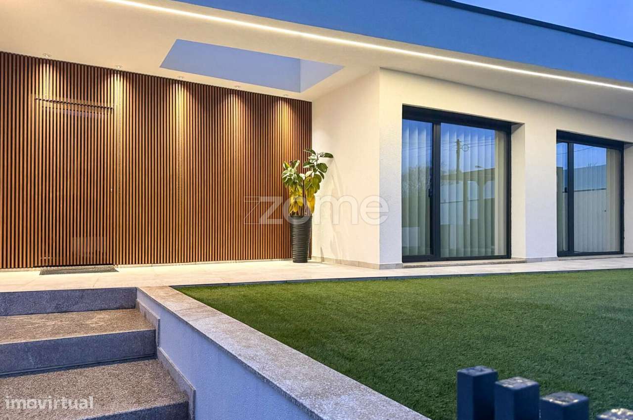 Moradia Térrea Semi- nova com piscina-36