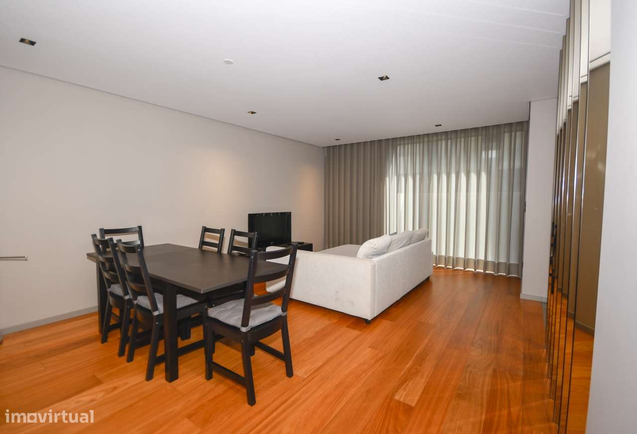 T1 c/ varanda na Av. Brasil na Foz do Douro - Grande imagem: 2/23