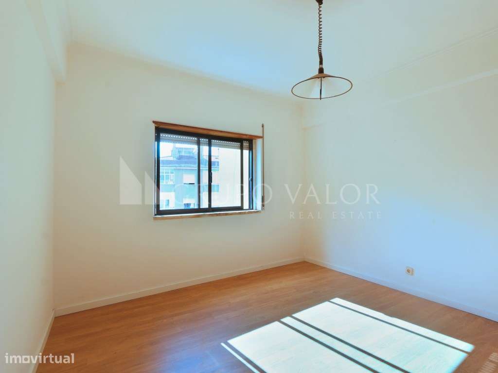 Apartamento T2 com Arrecadação, em Mem Martins-14