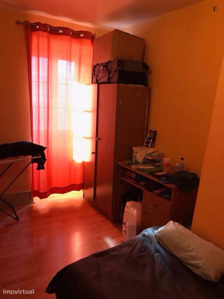 Quarto - localizado em Montarroio Coimbra - Grande imagem: 4/7