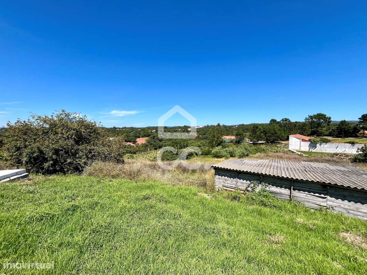 Terreno com vistas para a Serra dos Candeeiros - Grande imagem: 1/3
