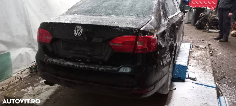 Dezmembram VW Jetta 2.0 TDI CFFB - 1