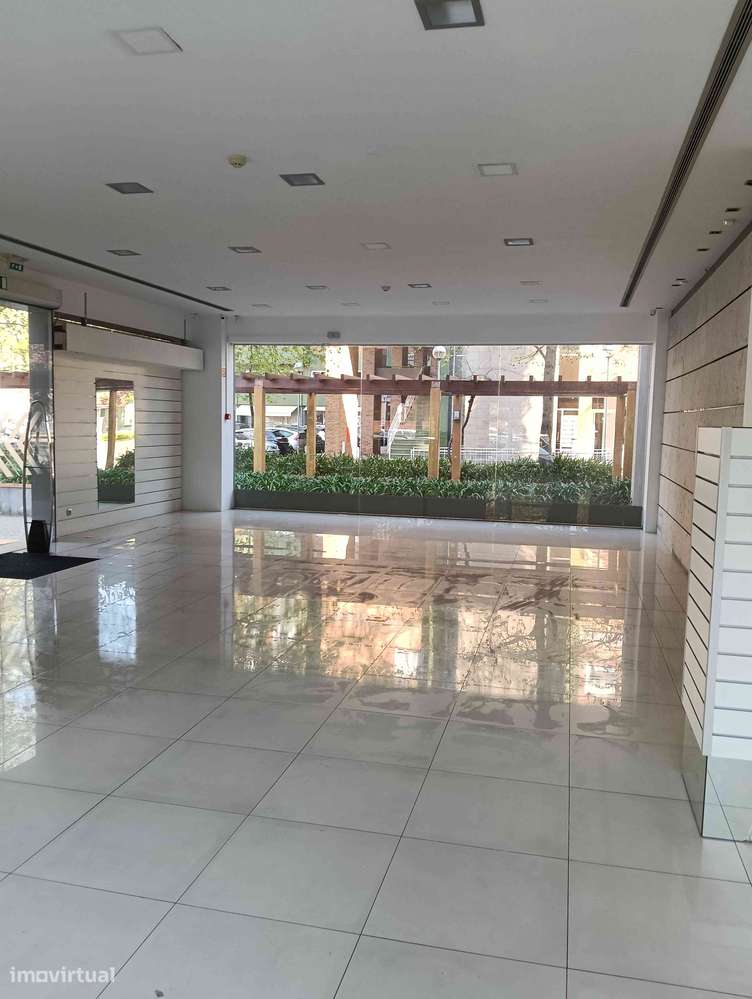 Espaço comercial de 126 m² com estacionamento e ar condicionado - Grande imagem: 5/10