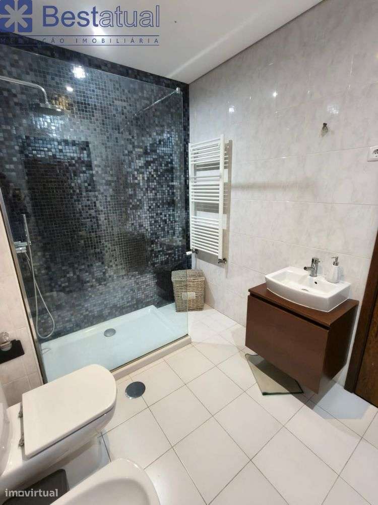 T4 com 186 m2 + Terraço com 186 m2 - Junto ao Centro-30
