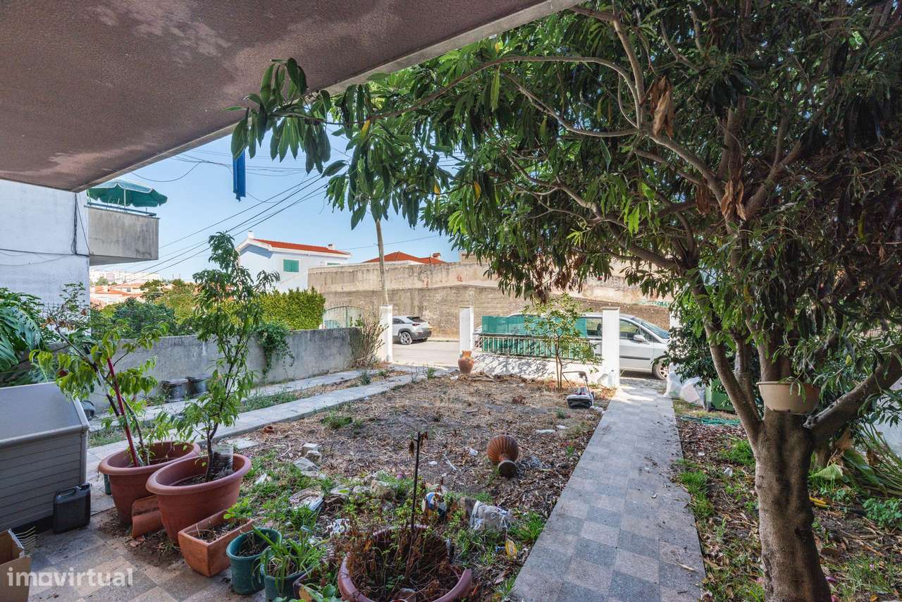 Moradia V6 no Algueirão-28