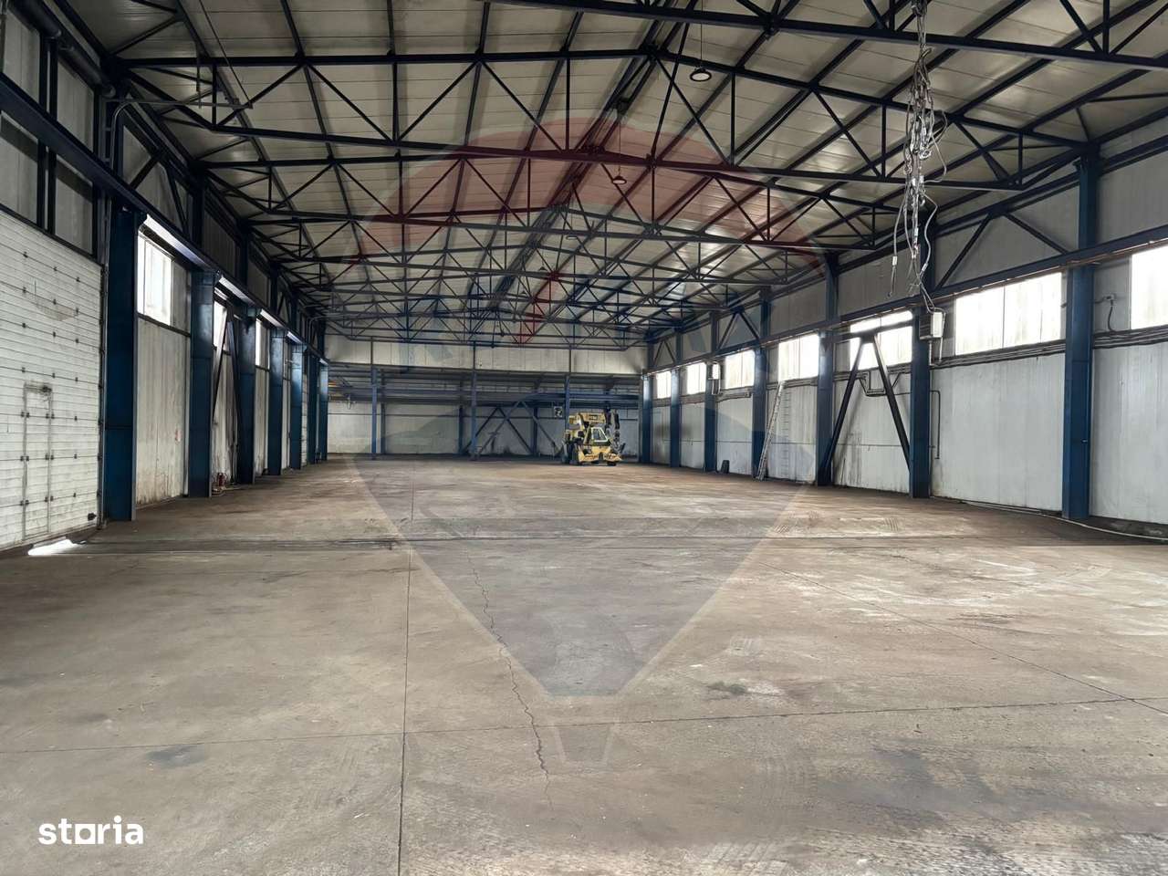 Spațiu industrial 1944mp hala,650mp birouri, platforma betonata 11000m - Imagine principală: 2/20
