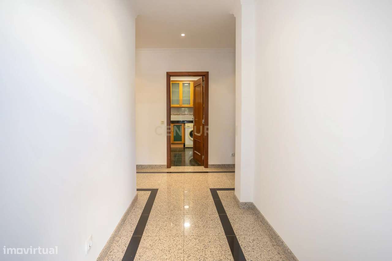 MORADIA TÉRREA T3 COM SÓTÃO E GARAGEM + MORADIA T5 (Benfeitoria) -  EM - Grande imagem: 4/60