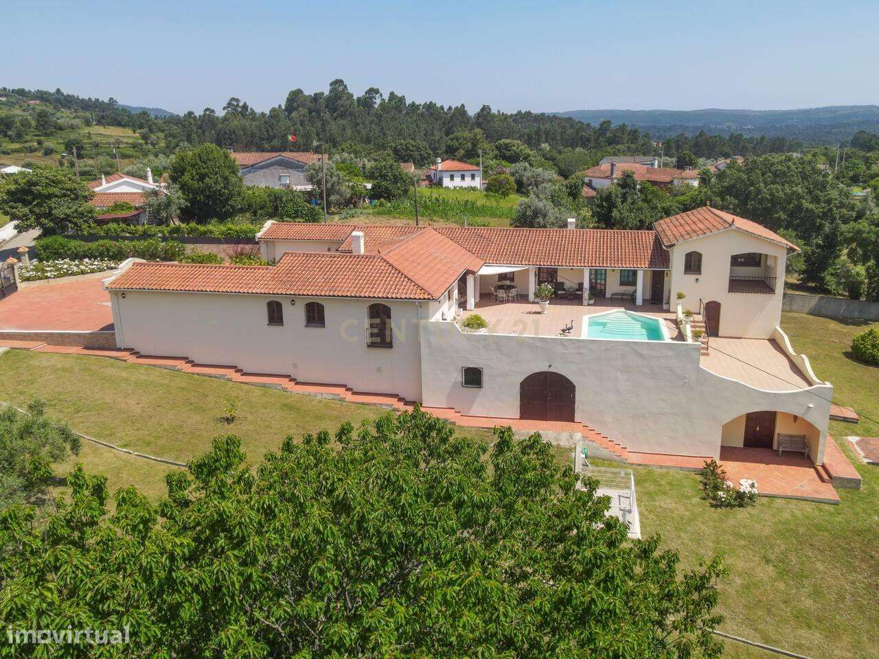 Moradia T5 com piscina, terraços, sauna,adega,arrúmos, jardim,garagens - Grande imagem: 5/51