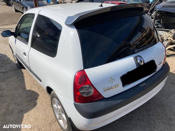 Dezmembrez Renault Clio 2 1.5 DCI 2003 - 4