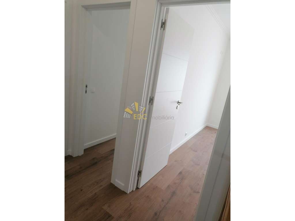 Moradia V3+1 Totalmente Remodelada no Centro da Ericeira e com vist...-24