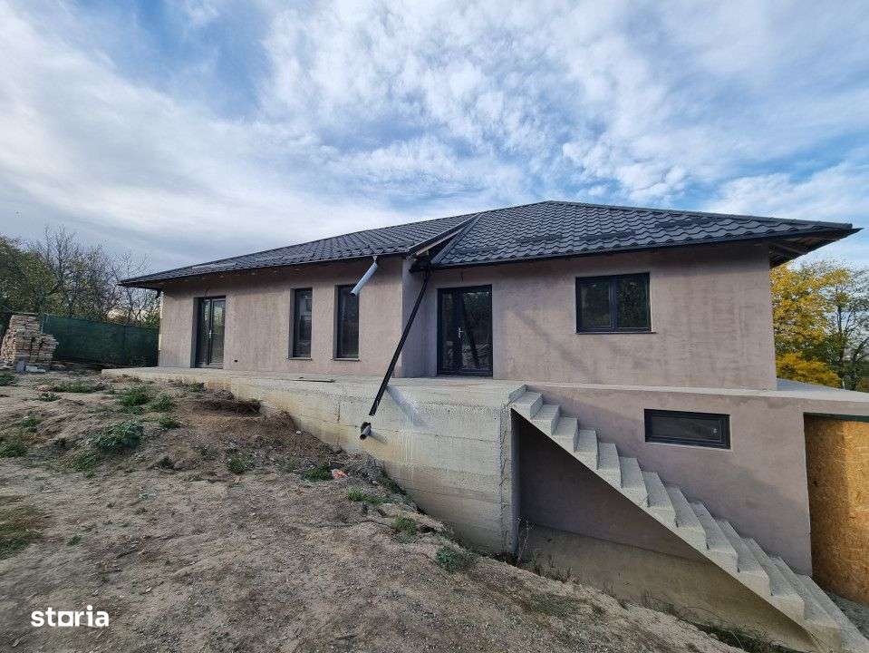 Casa Barati Demisol + 1 etaj, ( garaj, pivnita) - Imagine principală: 3/10