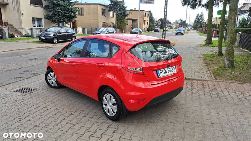 Ford Fiesta 1.4 Ambiente - 12