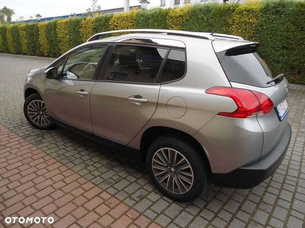 Peugeot 2008 1.6 e-HDi Allure S&S - 9