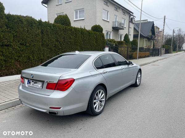 BMW Seria 7 750i xDrive - 2