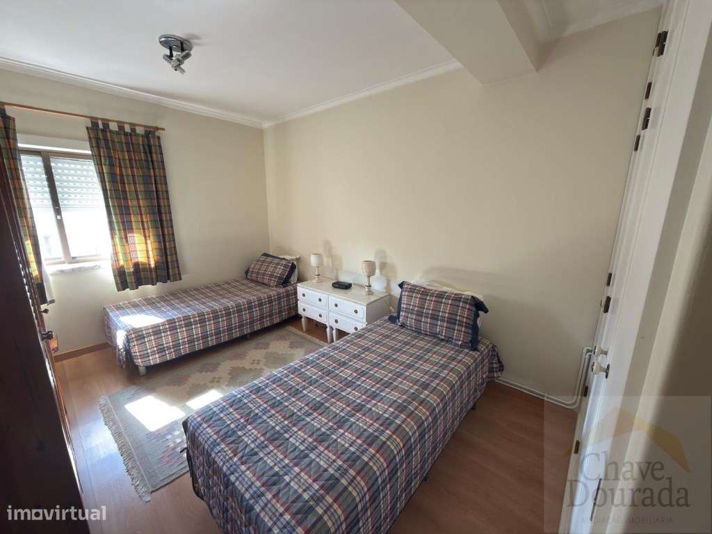 Apartamento T3+3 com garagem e sótão - São Martinho do Bispo-13