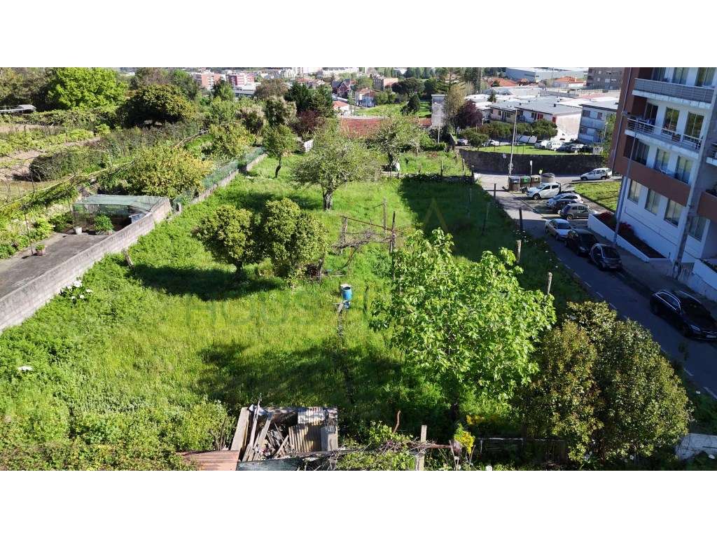 Terreno com PIP Aprovado (2.404m2 de construção)-10