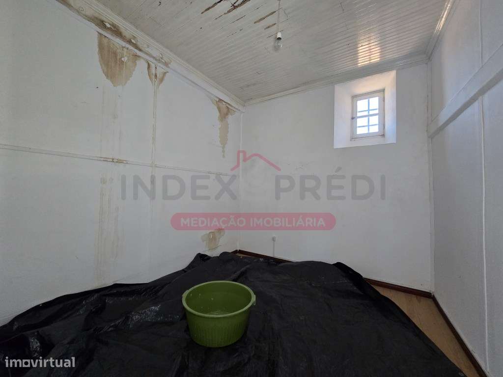 Prédio com varias frações Autónomas - Venda Judicial - Guarda-52