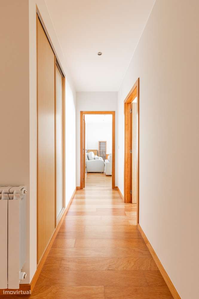 Fantástico T2 com terraço privado e lugar de garagem-9