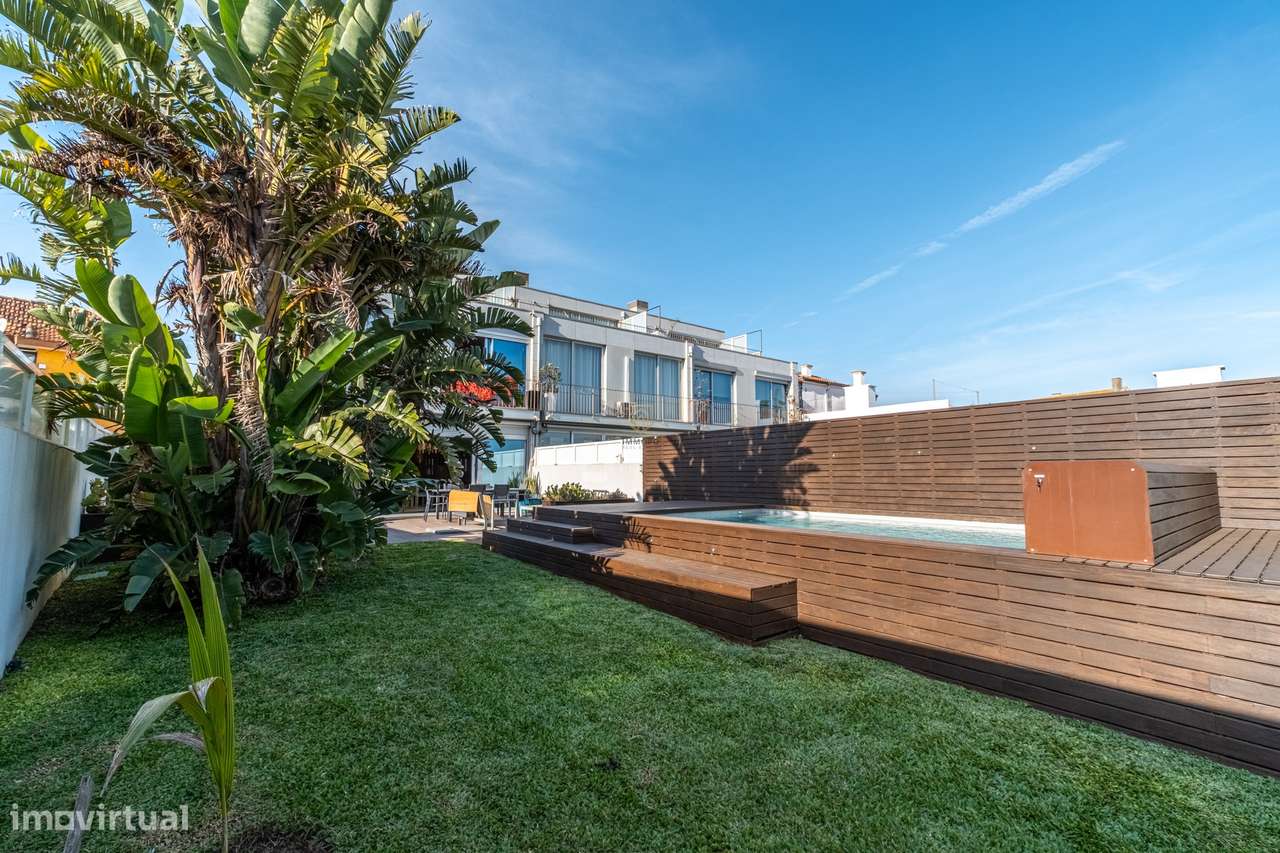 Moradia moderna situada em Lavra com vista mar, piscina e jardim. - Grande imagem: 4/41