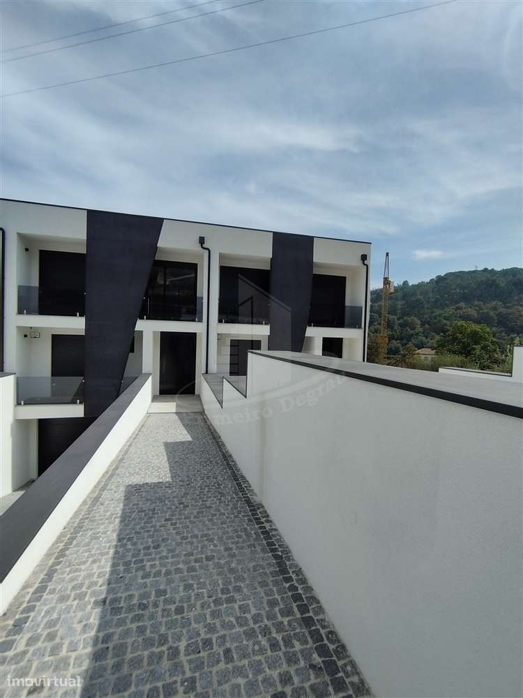 Moradia em banda em Santa Lucrécia-34
