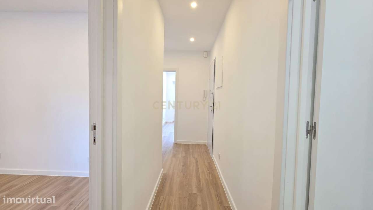 Apartamento T3 Renovado com vista Cidade e Mar em Queluz-8