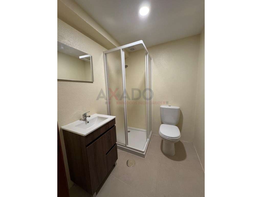 Moradia T3 Remodelada no Centro Histórico de Oliveira do Hospital - Grande imagem: 4/15