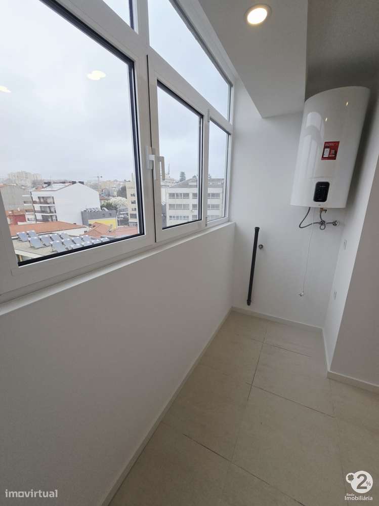 Apartamento T2 Renovado no Porto ( Torrinha )-6