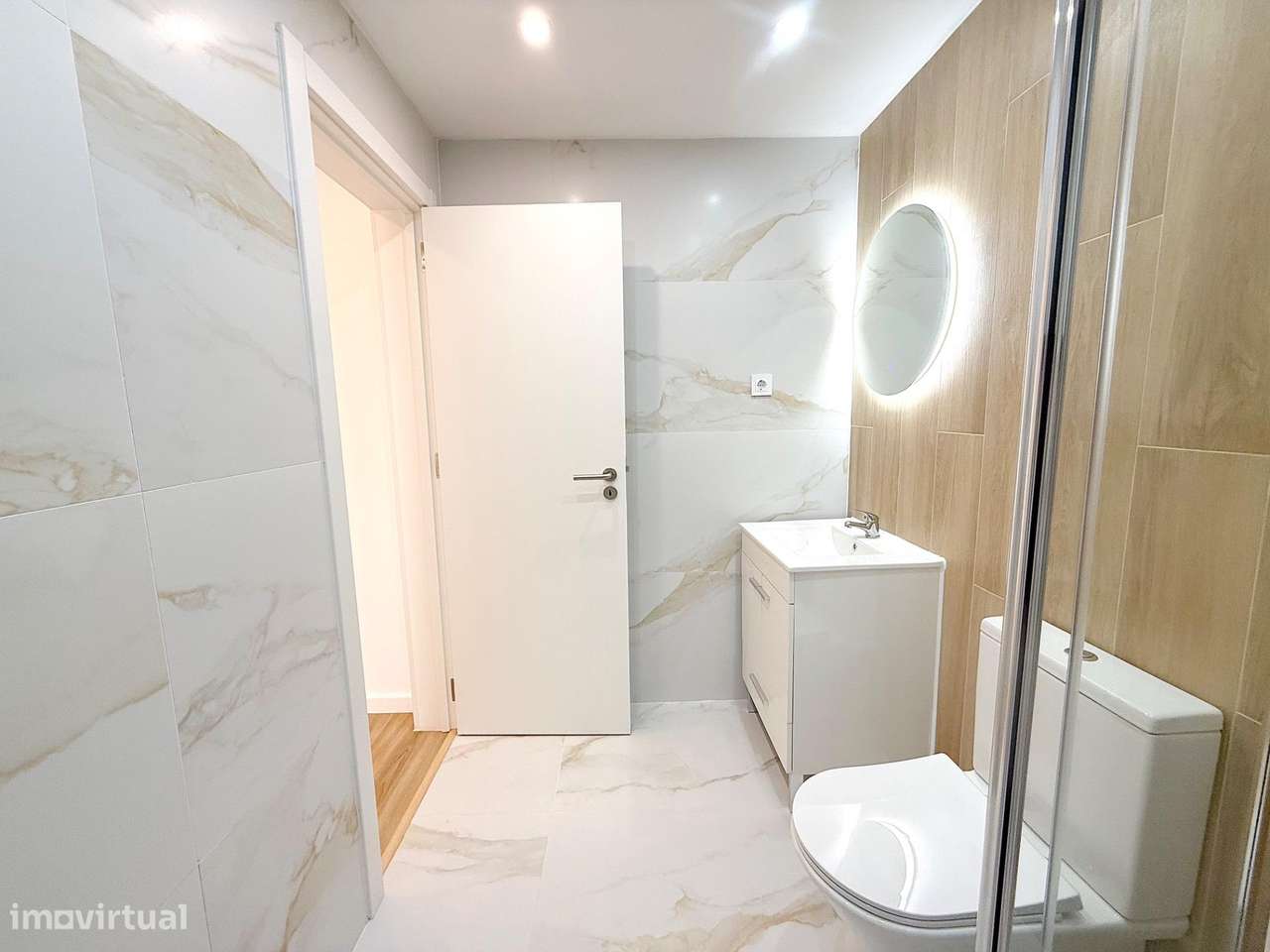 T2 remodelado c/ varanda e vista rio!-10