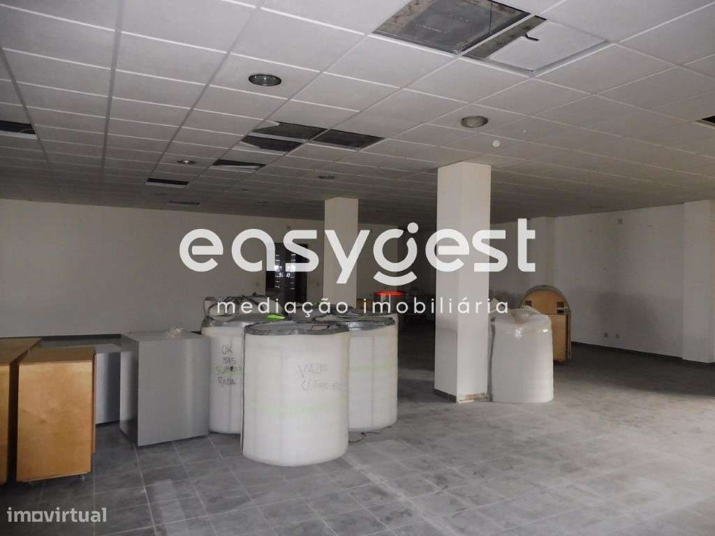 Loja situada no centro da Marinha Grande com uma área de 331m2 - Grande imagem: 4/11