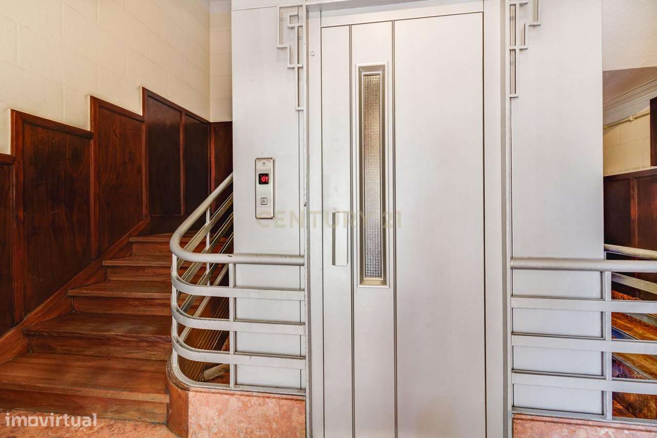 Penthouse com terraço de 28m2 junto ao metro no Rato-41