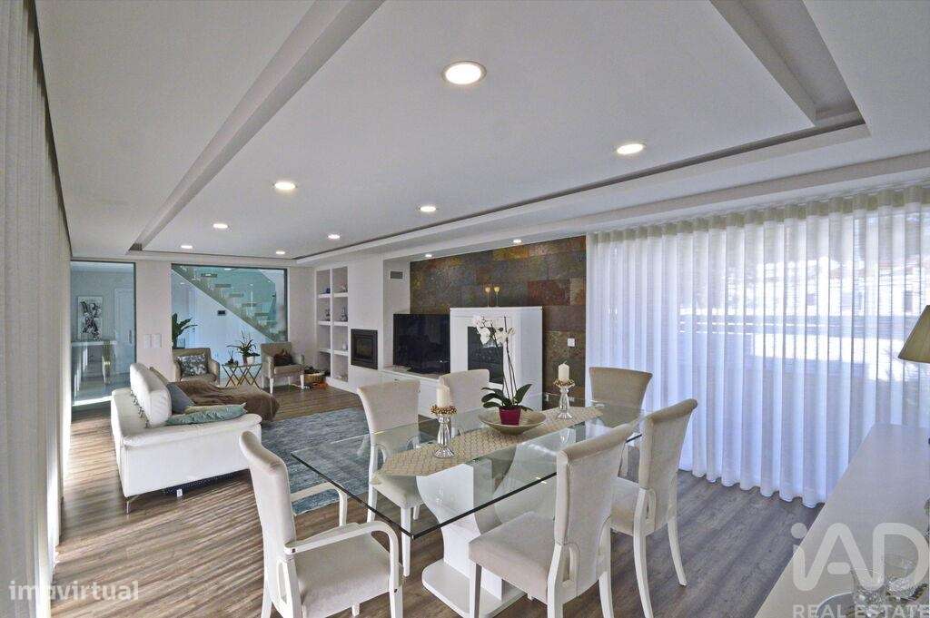 Casa / Villa T4 em Corroios de 250,00 m2 - Grande imagem: 4/24