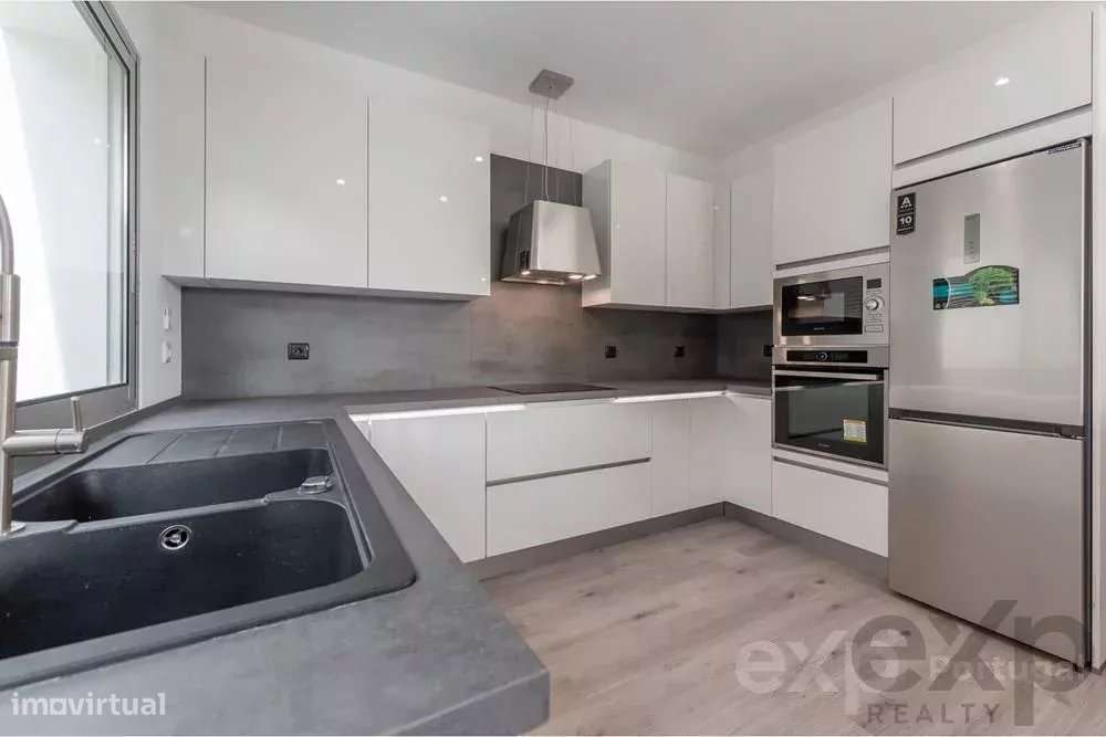 Moradia de Luxo, T3 convertida em T2,  Mobilada, a 7 minutos do centro - Grande imagem: 4/49