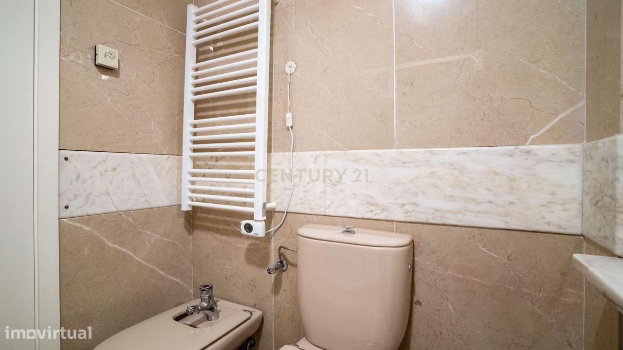 Apartamento T3 com Vista Mar – 5º Andar – A Dois Passos do Casino Esto-13