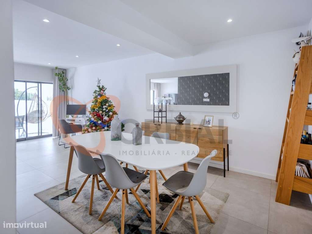 Moradia para venda em Albufeira com 6 quartos e piscina-5