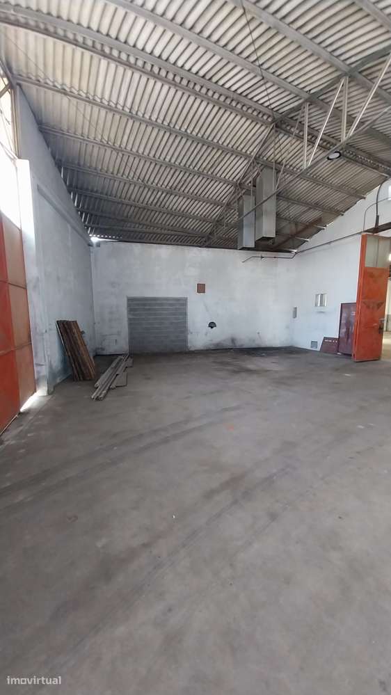 Edifício industrial  com 2000 m2 em Sandim-8