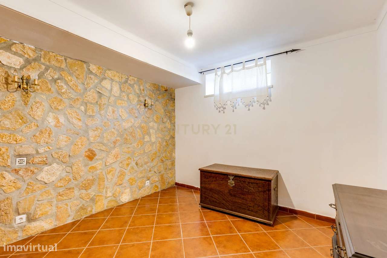 Moradia T5 com Jardim e Vista para o Rio em Venda de São José, Alberga-6